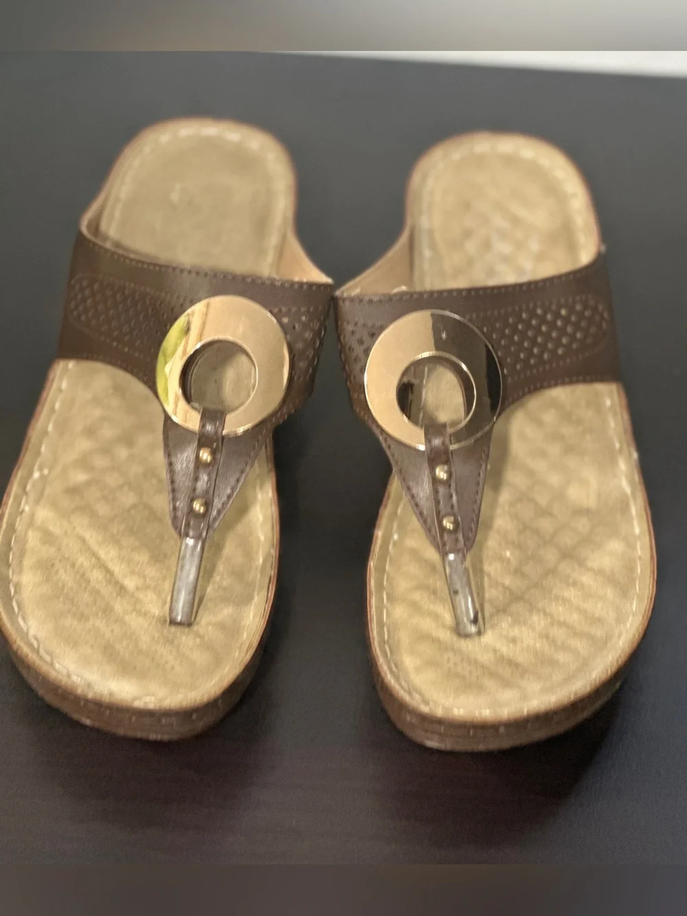 Women’s Brown Gold Toe Ring Comfort Sandals Size 7